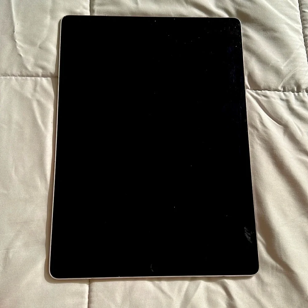 Great condition. Factory settings. Apple 12.9 inch iPad Pro 2Nd Generation